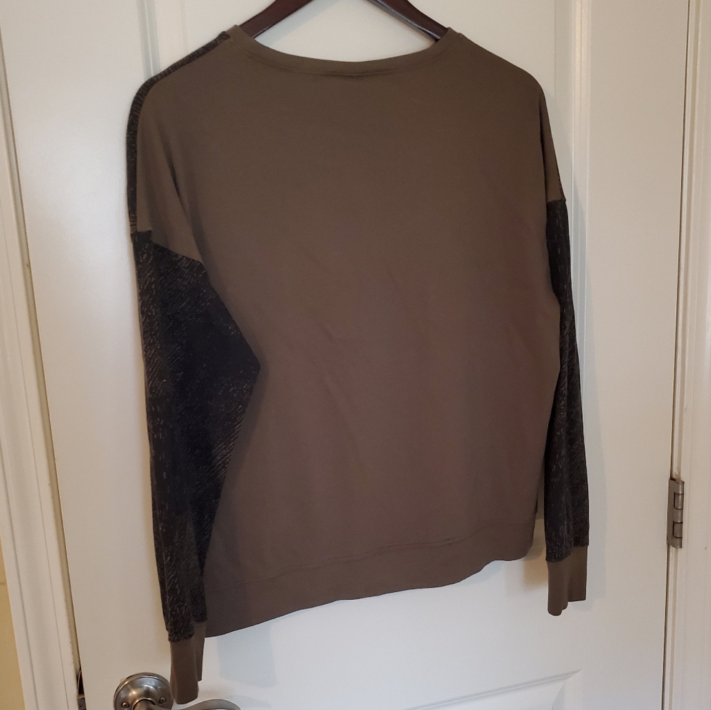 Asymmetrical Sweatshirt - Picture 3 of 4